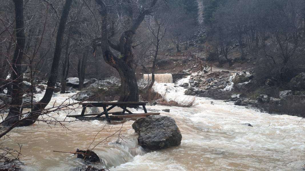 Konya'nın "patlayan kaynağı" erken coştu! Ziyaretçiler kar yağmur demiyor, geliyor 7